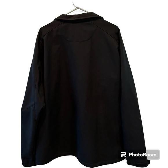 2XT Columbia Omni-Shield black jacket  zippered fro t and pockets.  Like new - Picture 2 of 6